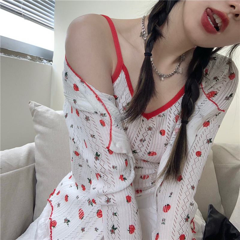 Bộ Đồ Hai Mảnh Áo Hai Dây Họa Tiết Dâu Tây 42644 + Áo Khoác Camisole42644 | BigBuy360 - bigbuy360.vn