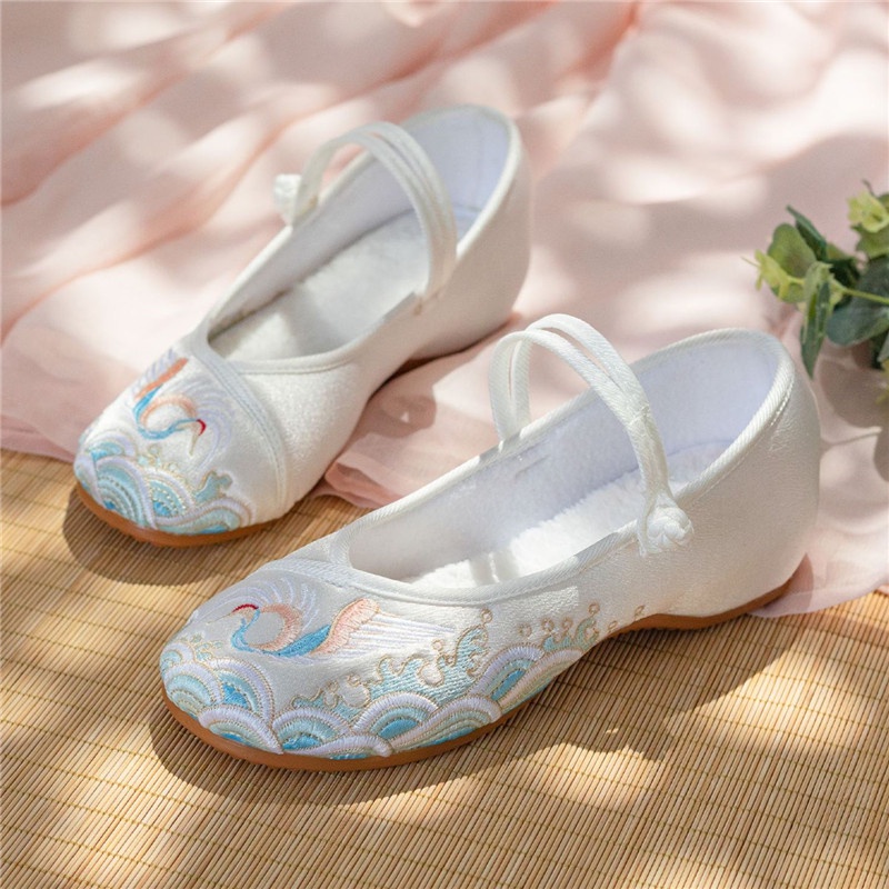 2023Giày Vải Satin Gót Thấp Thêu Họa Tiết Phong Cách Trung Hoa Cổ Điển Thời Trang Xuân Thu Cho Nữ