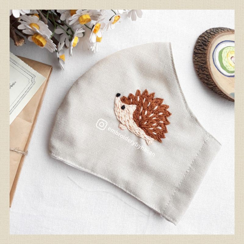 Khẩu trang vải 3 lớp linen, thêu tay con mèo, nhím, cáo và chim cú 🐦🐦🐦 | BigBuy360 - bigbuy360.vn