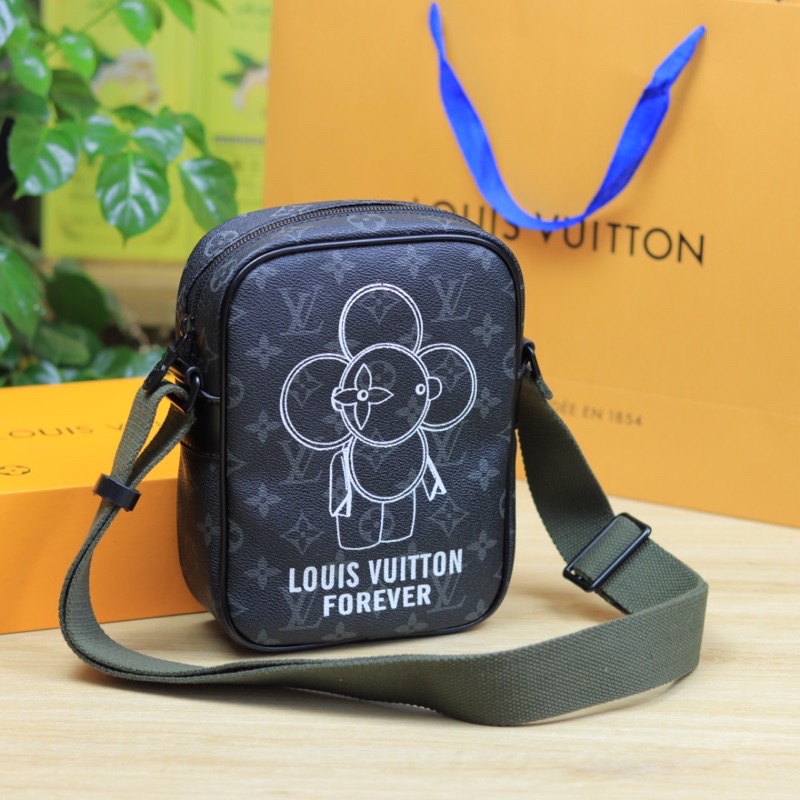 Túi đeo chéo nam V2615 cỡ nhỏ thời trang chất liệu da mềm không nhăn kích thước 16x20x6cm