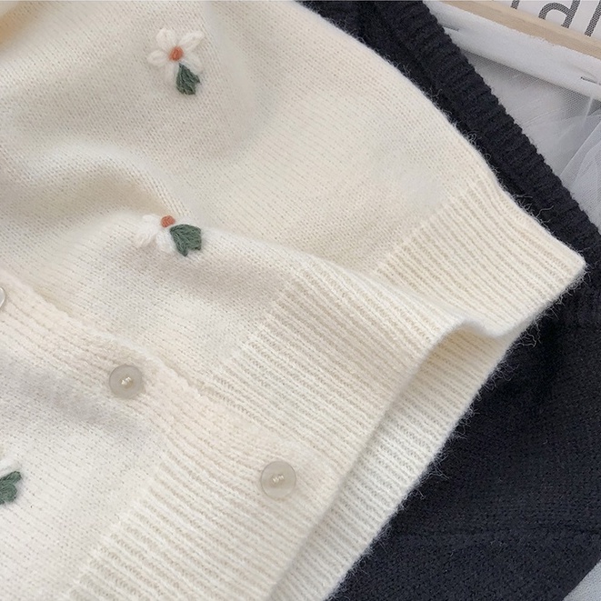 Áo len cardigan thêu hoa nổi