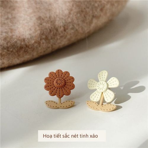 Bông tai đi biển hoa cúc màu sắc, chuôi xỏ bạc 925  Her Accessories H117