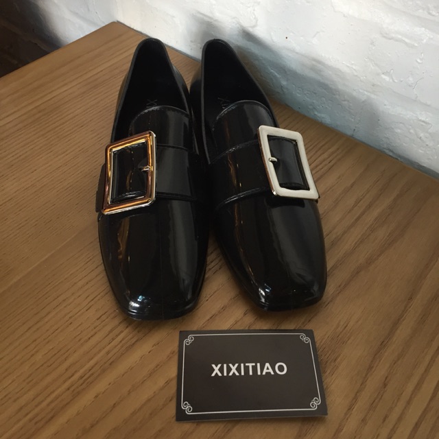 Giày nhựa hãng xixitiao, from vừa phải không bị nhũn quá đi lên chân cực sang. Hiện còn size 36-37 các sz khác oder 7-10