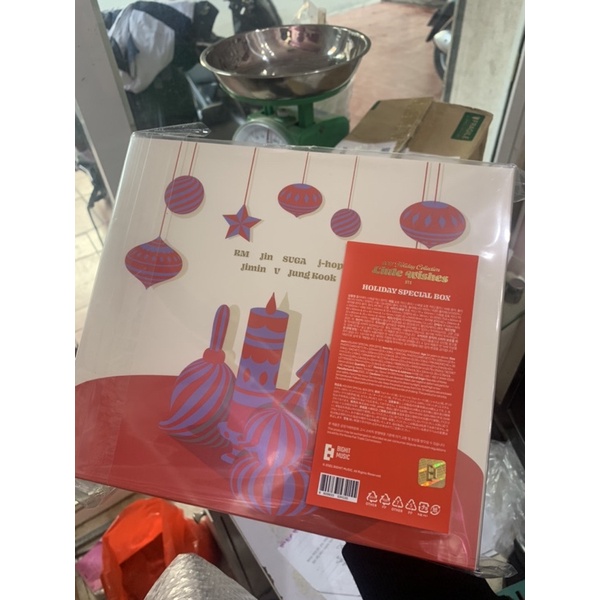 BTS HOLIDAY SPECIAL BOX - Hộp quà noel