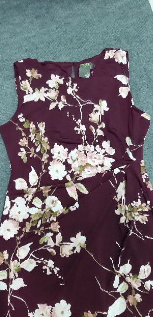 Đầm hoa thun đắp chéo ở tà không tay xuất khẩu dư xịn | BigBuy360 - bigbuy360.vn