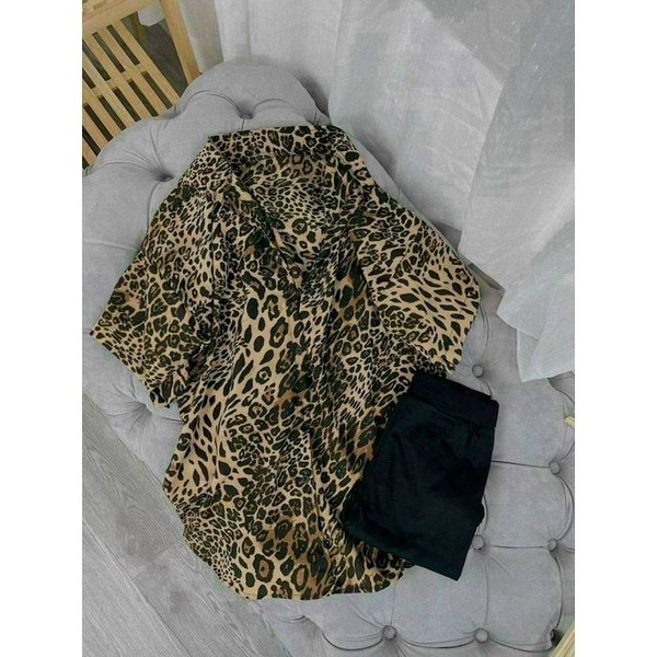 Set áo sơ mi hoạ tiết beo vằn kèm quần ngố