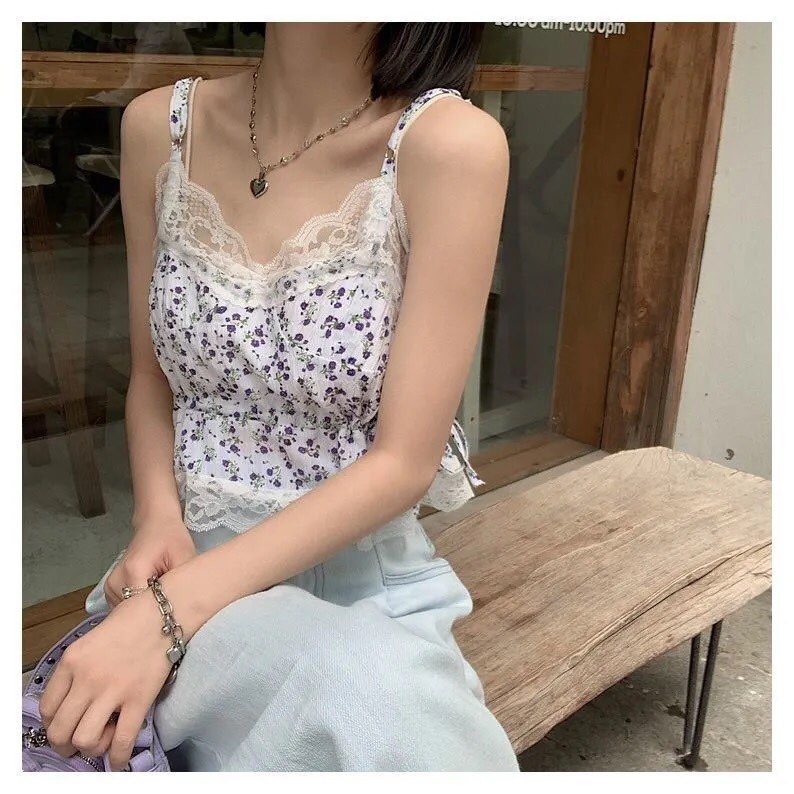 CÓ SẴN - Set áo croptop hoa nhí xanh phối ren cùng áo thun trắng | BigBuy360 - bigbuy360.vn