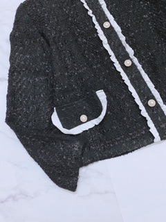 Áo dạ tweed đen phối viền trắng