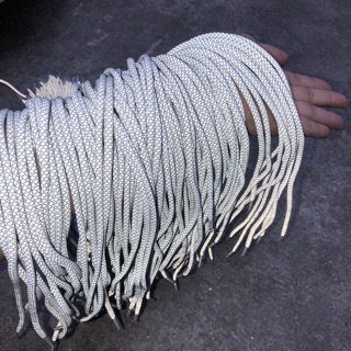 Các loại dây giày.