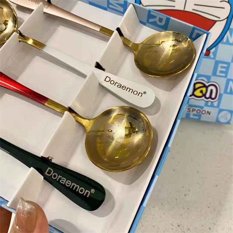Set 4 muỗng Doremon inox mạ vàng kèm vỏ hộp xinh xắn - Bộ 4 thìa doraemon inox mạ vàng khắc hình Doremon đáng yêu
