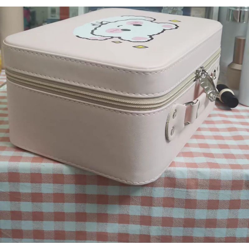 Hộp đựng đồ makeup cá nhân da PU dạng vali xách tay kèm gương gắn bên trong họa tiết dễ thương By Tiệm Của Hương