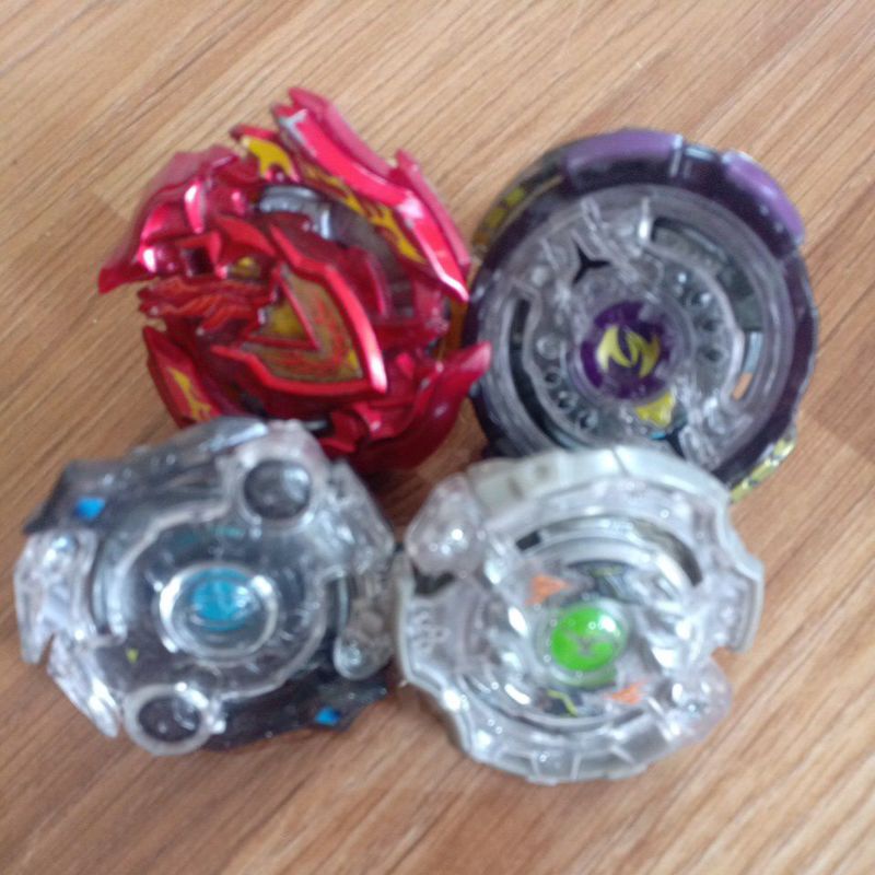 trọn bộ 4 con quay beyblade takara tomy .hàng cũ