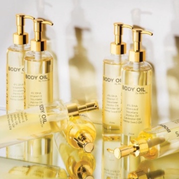 Body oil dưỡng căng bóng da body chứa 4% BHA giúp da trắng sáng căng bóng mịn màng, thấm nhanh không bêt rít | BigBuy360 - bigbuy360.vn
