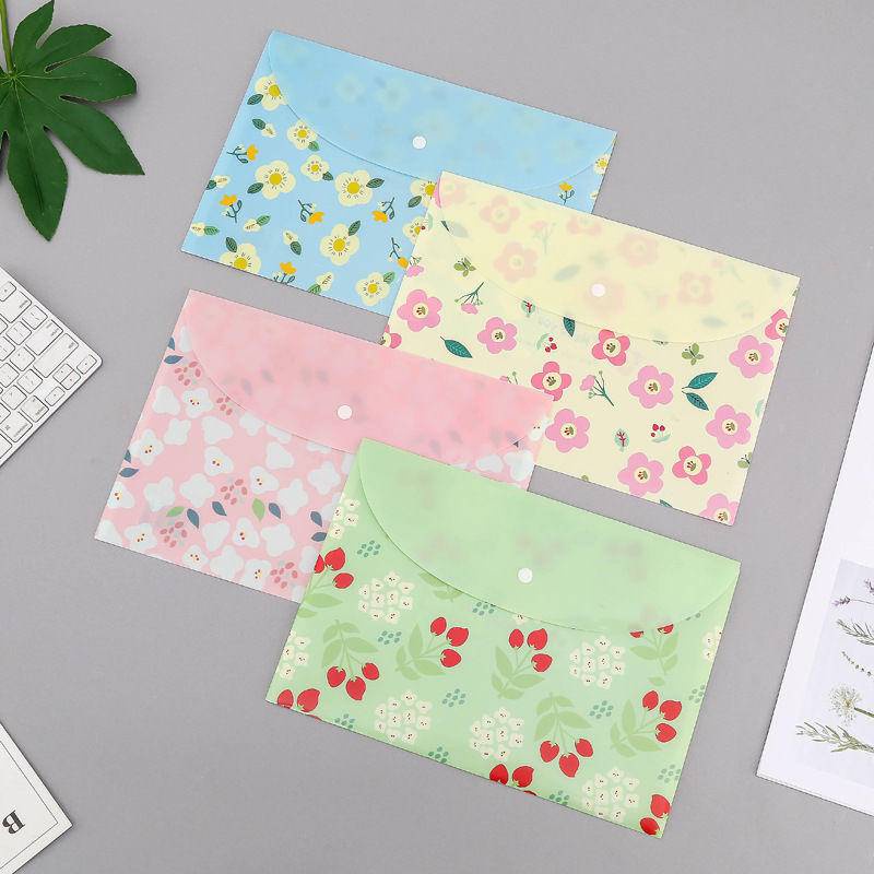 ⭐ iLado ⭐ Túi đựng tài liệu túi đựng bút Nút Khóa Gài Bìa đựng tài liệu trong suốt Hoạt Hình túi đựng tài liệu a4 file Hộp đựng storage dễ thương cute đồ dùng học tập học sinh Chống ẩm và chống bụi