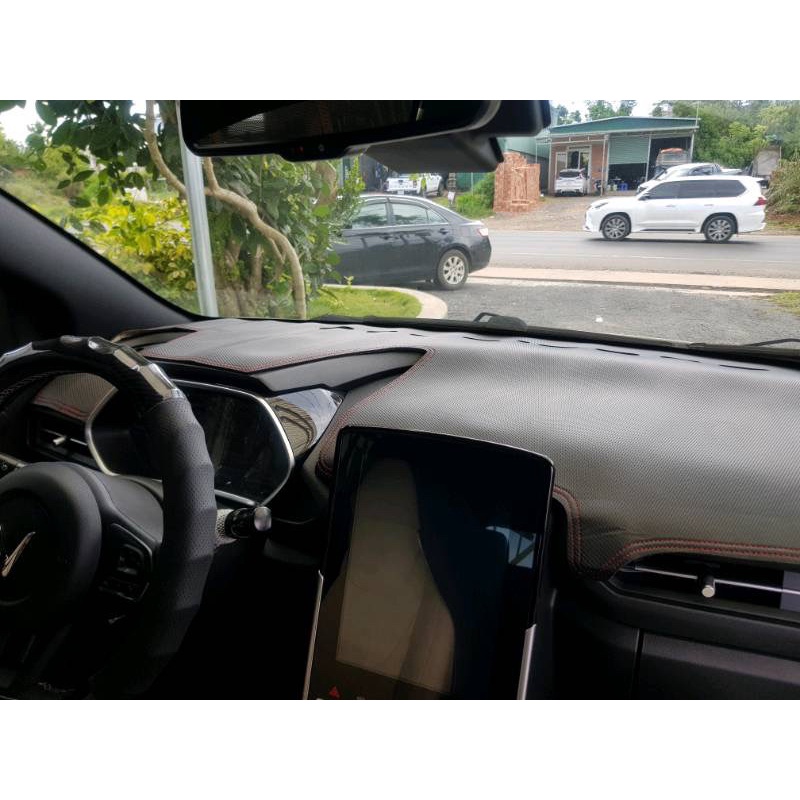 Thảm Taplo Da Carbon Xe Vinfast VFe34, E34 2022, 2023 chống nóng tốt, chống trơn trượt, vừa khít theo xe