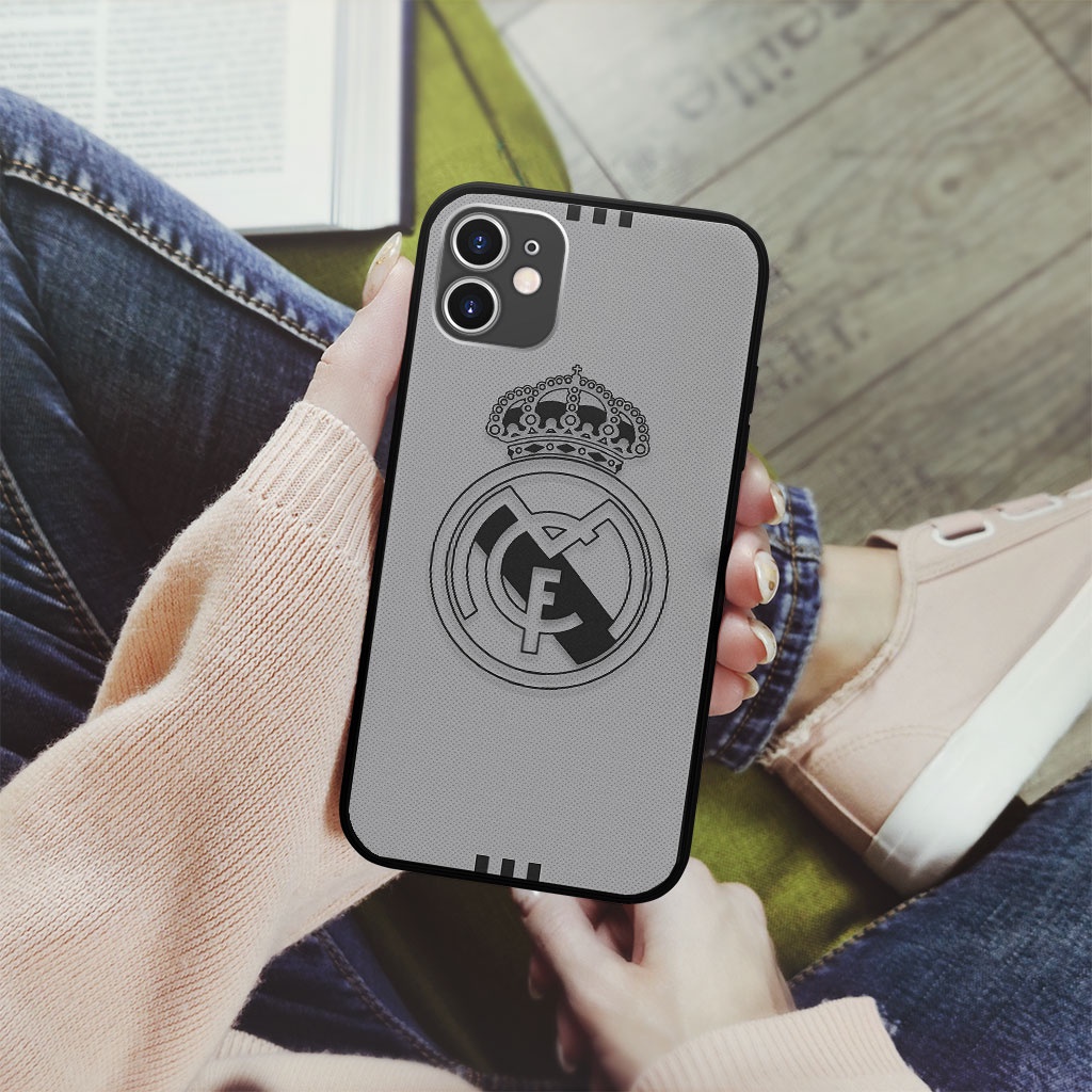 Ốp lưng logo real madrid black and white cho iphone 6 - iphone 13 FOO20221752