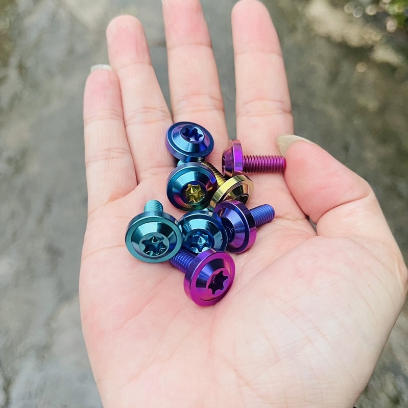 ỐC TITAN 6li15 , 6li20 DÙ TO DÀY THÔNG DỤNG GẮN DÀN ÁO , DÈ TRƯỚC SAU , ỐP PÔ , HỘP XÍCH , BAGA TẤT CẢ DÒNG XE