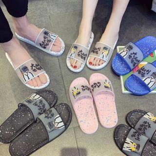 Dép trong họa tiết kute