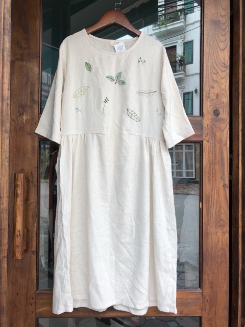 LINEN DRESS - đầm thêu lá