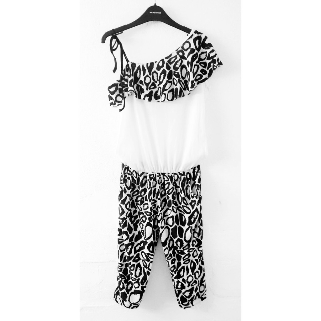 Jumpsuit dài sọc vằn đen trắng 1 dây trễ vai chất liệu thun co giãn dạo phố xinh xắn (Thanh lý)