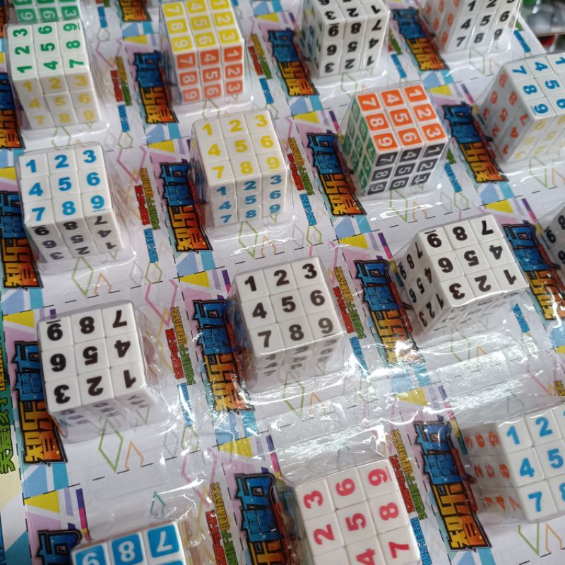 Đồ chơi rubik Vỉ 24 chiếc rubik mini