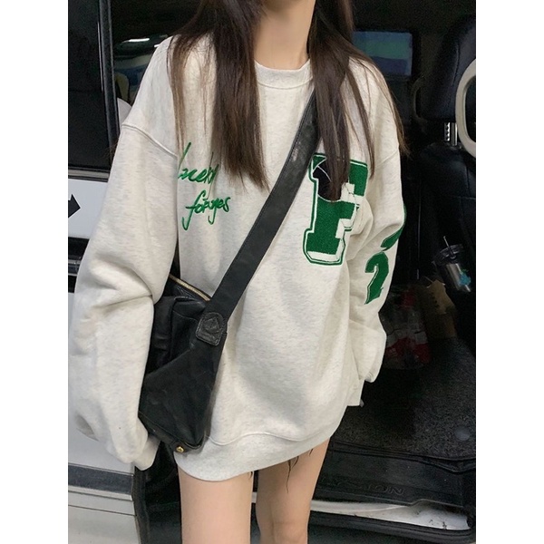 Áo Sweater Màu Xám Chữ F Thêu