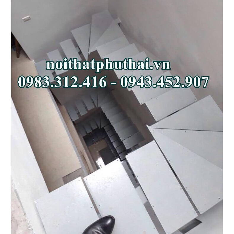 Thi công cầu thang sắt xương cá tại Hà Nội