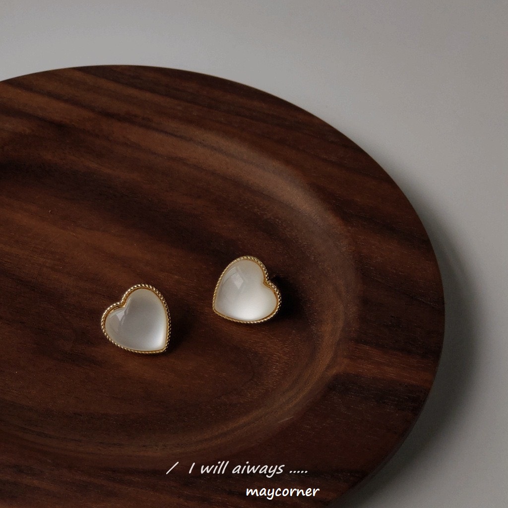 Khuyên tai trái tim trong suốt mạ bạc 925 cao cấp B882