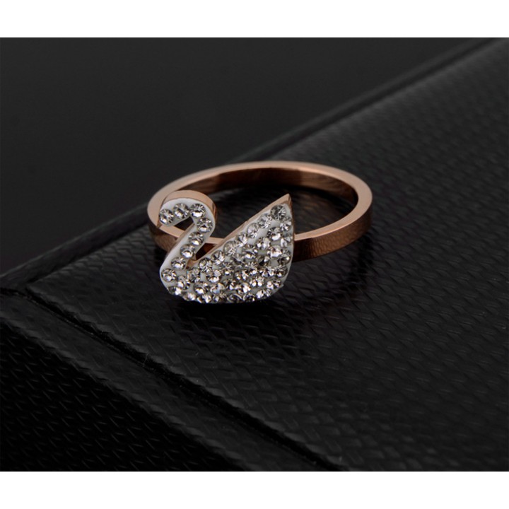 Nhẫn titan nữ màu hồng kiểu thiên nga đính full đá siêu đẹp, bền màu- Tặng hộp - Đem lại sự quyến rũ cho đôi tay của bạn