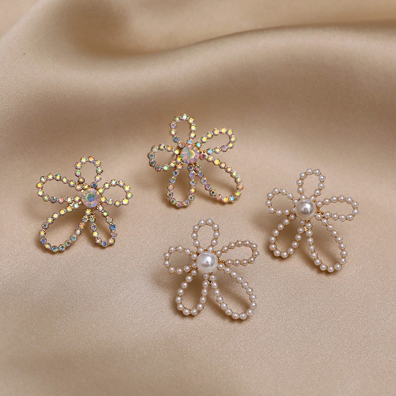 Đôi Khuyên Tai Hình Hoa Đính Kim Cương Giả Thời Trang Cho Nữ