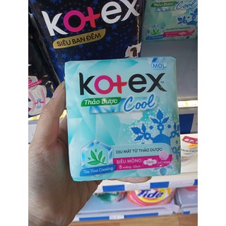 Lốc 8 gói Băng vệ sinh Kotex thảo dược Cool siêu mỏng cánh 8 miếng