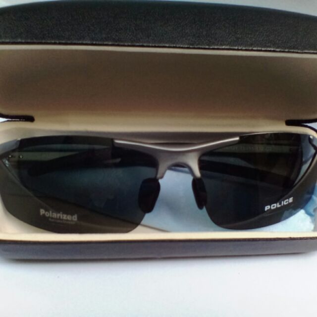 Mắt kính mát police