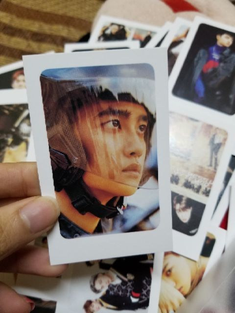 LOMO hộp nhựa BTS, GOT7, TWICE, BLACPINK, EXO set 32 tấm (tặng kèm kẹp và dây treo trang trí) | BigBuy360 - bigbuy360.vn