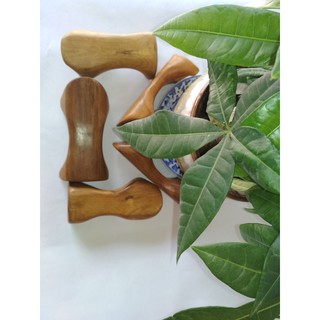 Dụng cụ bấm huyệt  bằng gỗ.