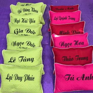 Gối in tên trẻ em.