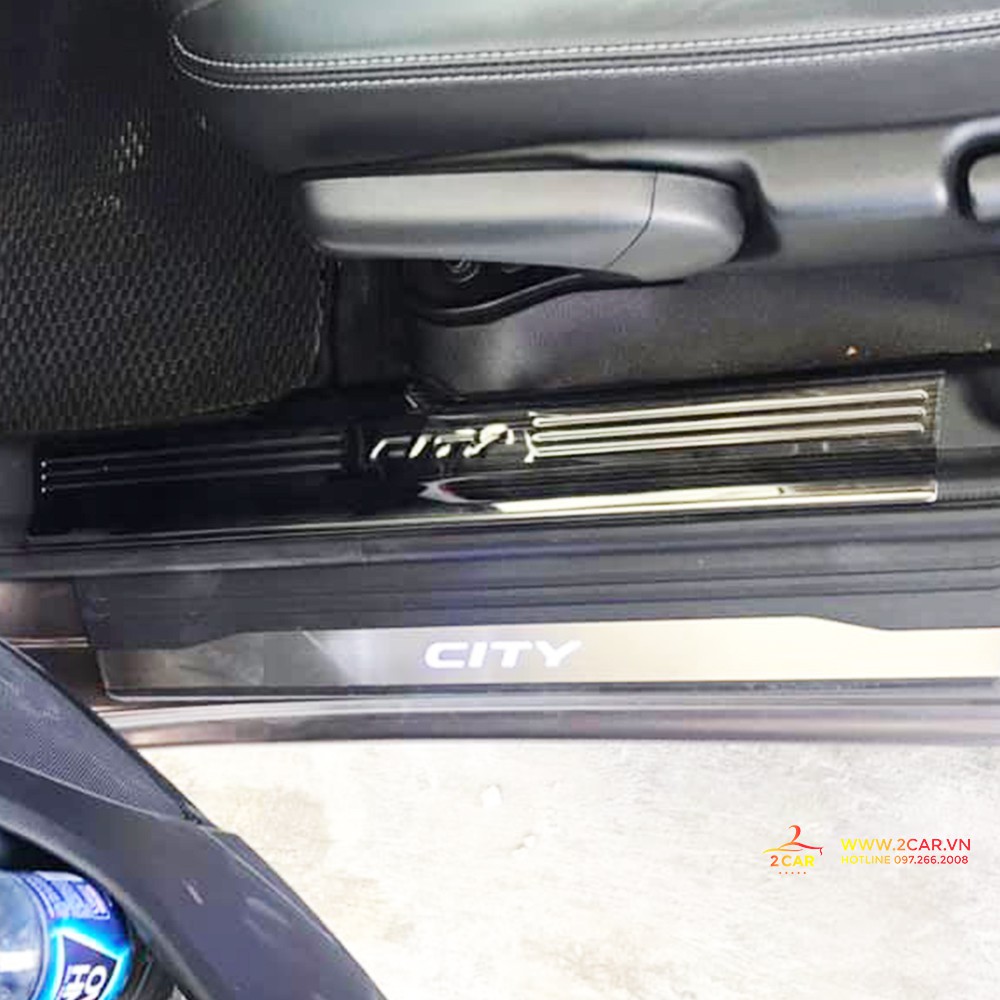 Ốp Bậc Chân Ngoài Xe Honda CITY 2014-2022 có đèn LED
