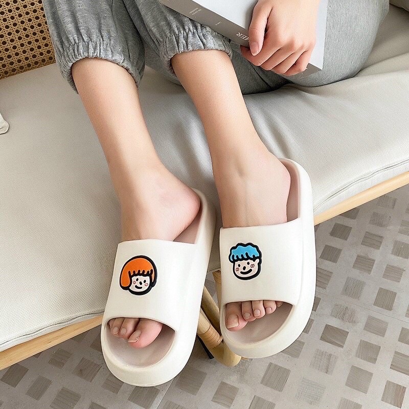 Dép bánh mì đế cao su cực nhẹ có mặt người trên dép 2 màu đen,trắng