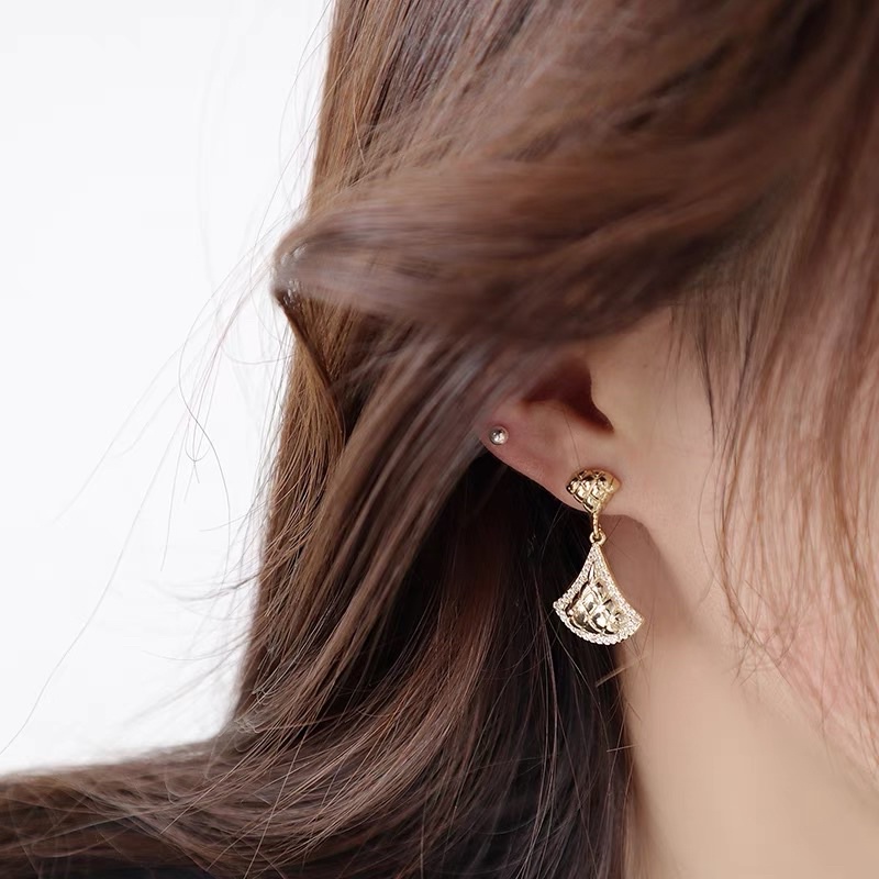 bông tai thả dáng tiểu thư, khuyên tai phong cách hàn quốc