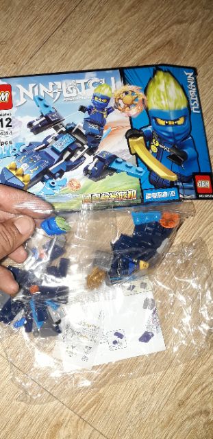 Lắp ráp 1 hộp LegoNinjutsu 99535 có nhiều chi tiết bằng nhựa ABS