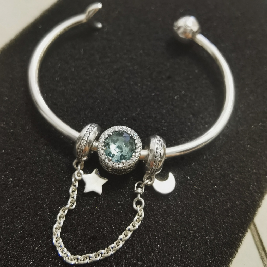 Hạt Charm màu xanh dương làm vòng đeo tay