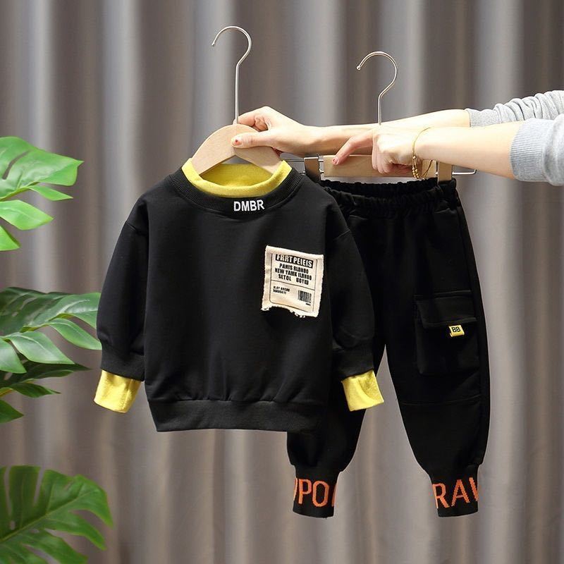 Bộ áo thun tay dài cổ tròn và quần dài kiểu dáng thời trang dành cho bé trai