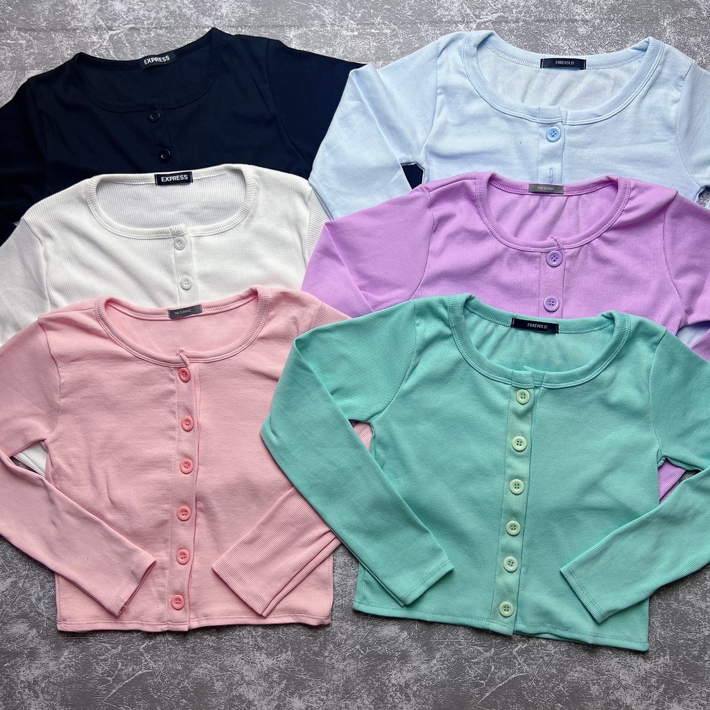 [Mã FAMARAL1 giảm 10K đơn 50K] Áo Croptop Cổ Tròn Tay Dài Form Rộng Cúc Tròn Xinh Xắn K024
