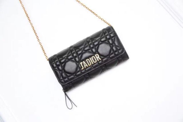 Cluth da trần, dây xích