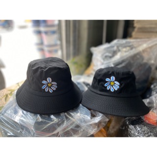 Mũ bucket hoa mặt cười peaceminusone của GDragon