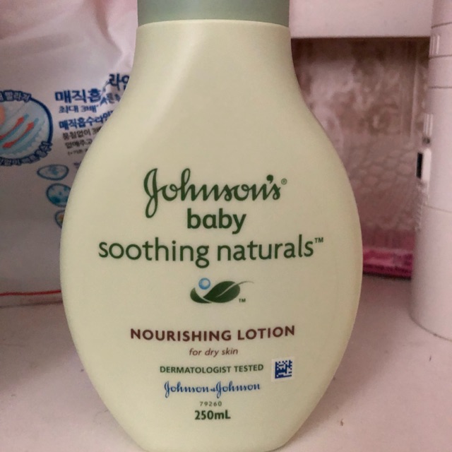 - Sữa dưỡng thể johnson’s baby cho bé