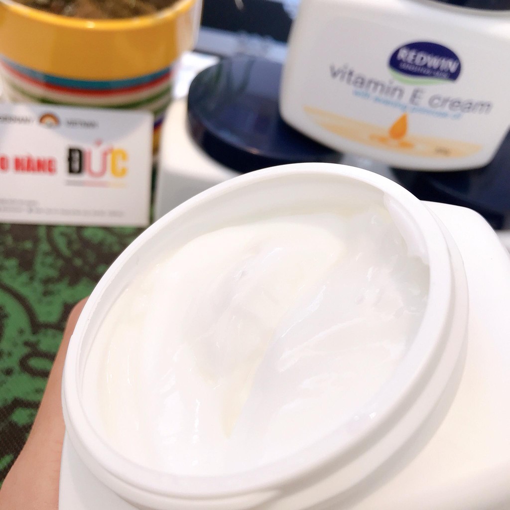 Kem dưỡng da mềm mịn Redwin Vitamin E Cream 300g Úc