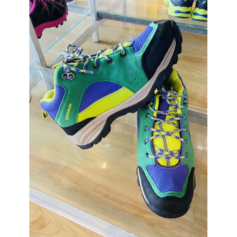 Giày thể thao hiệu si