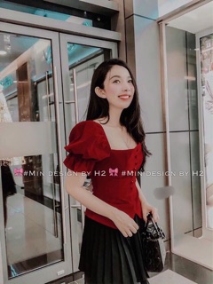 Áo đỏ cổ vuônb khuy bọc tay chun