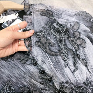Váy hoa tầng hót hít cập bến
