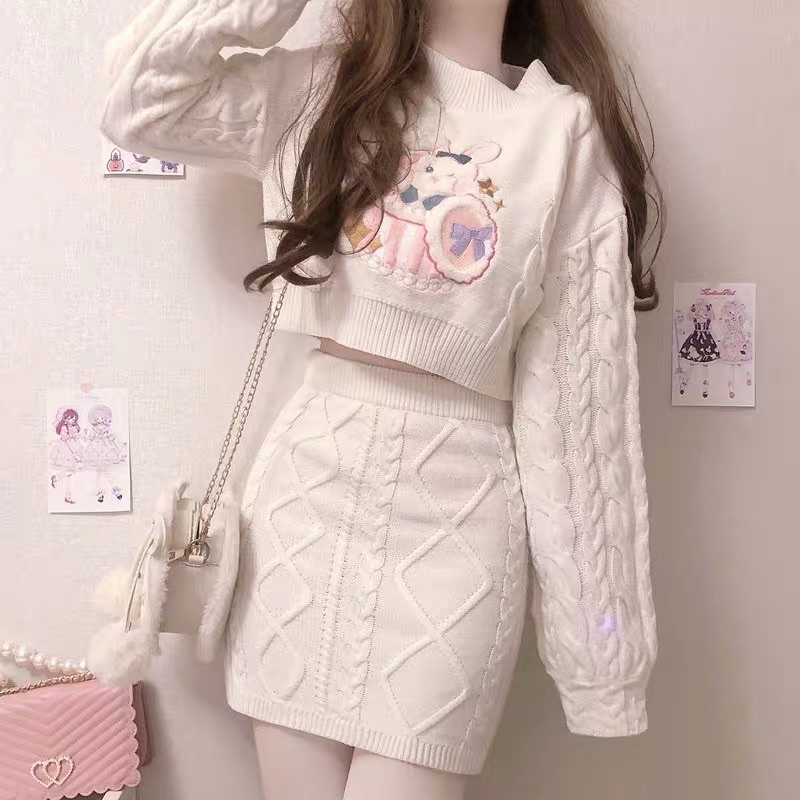Set Áo Len Dệt Tay Dài Thêu Hình Và Chân Váy Croptop Ôm Tôn Dáng Xinh Xắn